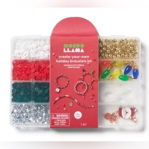 NEW!! Holiday Craft Beaded Charm Bracelet Activity Kit- (NWT)